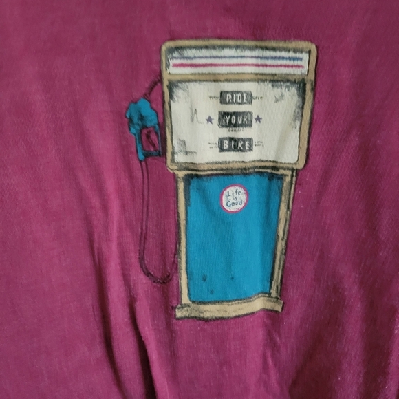 Life Is Good Red Gas Pump Ride Your Bike Tshirt Size Medium - Picture 2 of 4